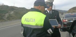 Hartuan fatura fiktive, të implikuar 19 punonjës policie Policia gjatë një kontrolli rutinë në pikat kufitare