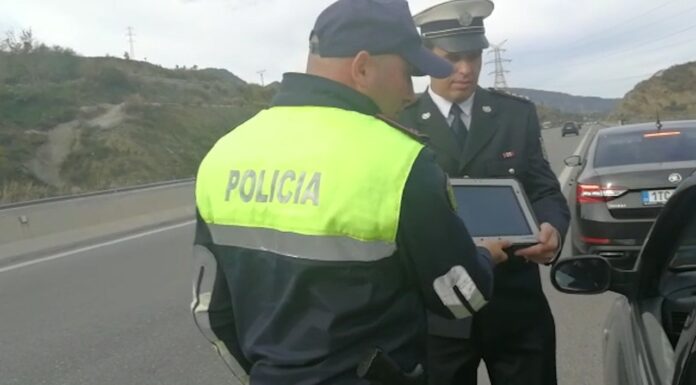 Hartuan fatura fiktive, të implikuar 19 punonjës policie Policia gjatë një kontrolli rutinë në pikat kufitare