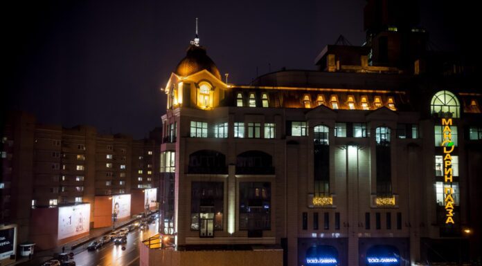 Nga “Fabrika e mashtrimeve” në bankën e të akuzuarve 2020-01-15, Kiev. Bitcoin-bedrägerier från Ukraina. MiltonGroup På bild: Exteriör Fabriken
