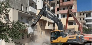 Zyrtarët e Bashkisë Rrogozhinë nën akuzë për shpërdorim të fondeve të rindërtimit Pallate të rrënuara nga tërmeti i Dhjetorit 2019