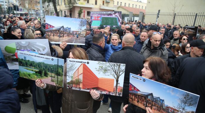 Veliaj dhe Xoxa përballë drejtësisë Protesta para gjykatës